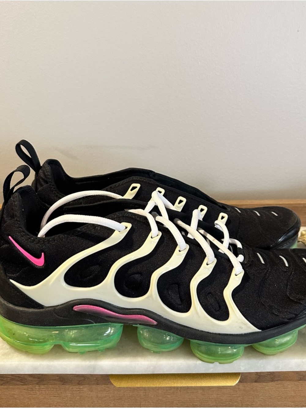 Nike Men’s Black, Pink & Green vapor max Air-Style Sneakers
